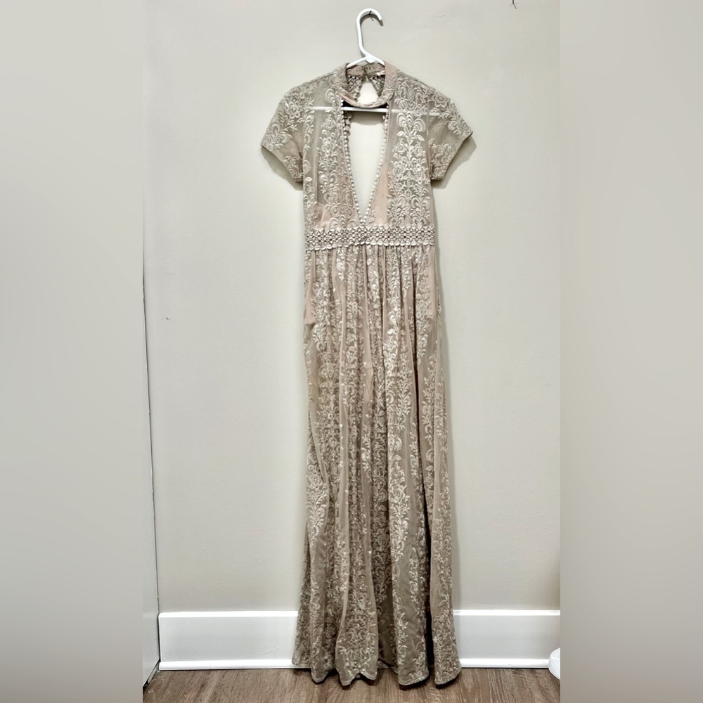 Elegant Lace Maxi Dress in Cream